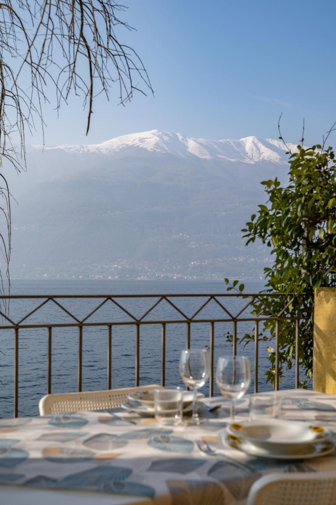 Il Glicine Sul Lago - Wisteria On The Lake Bellano Kültér fotó